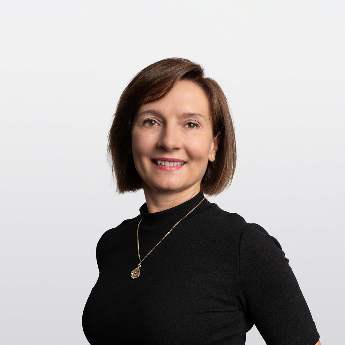 Image of Valentina Sokolov senior private banking advisor on white background