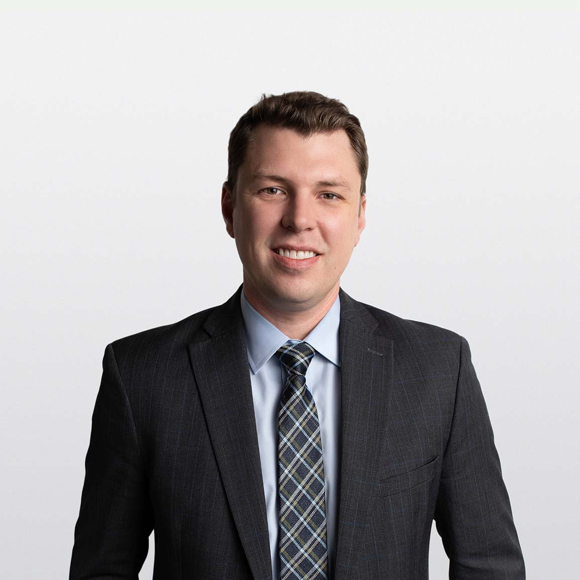 Image of Andrew Macrae senior financial advisor on white background