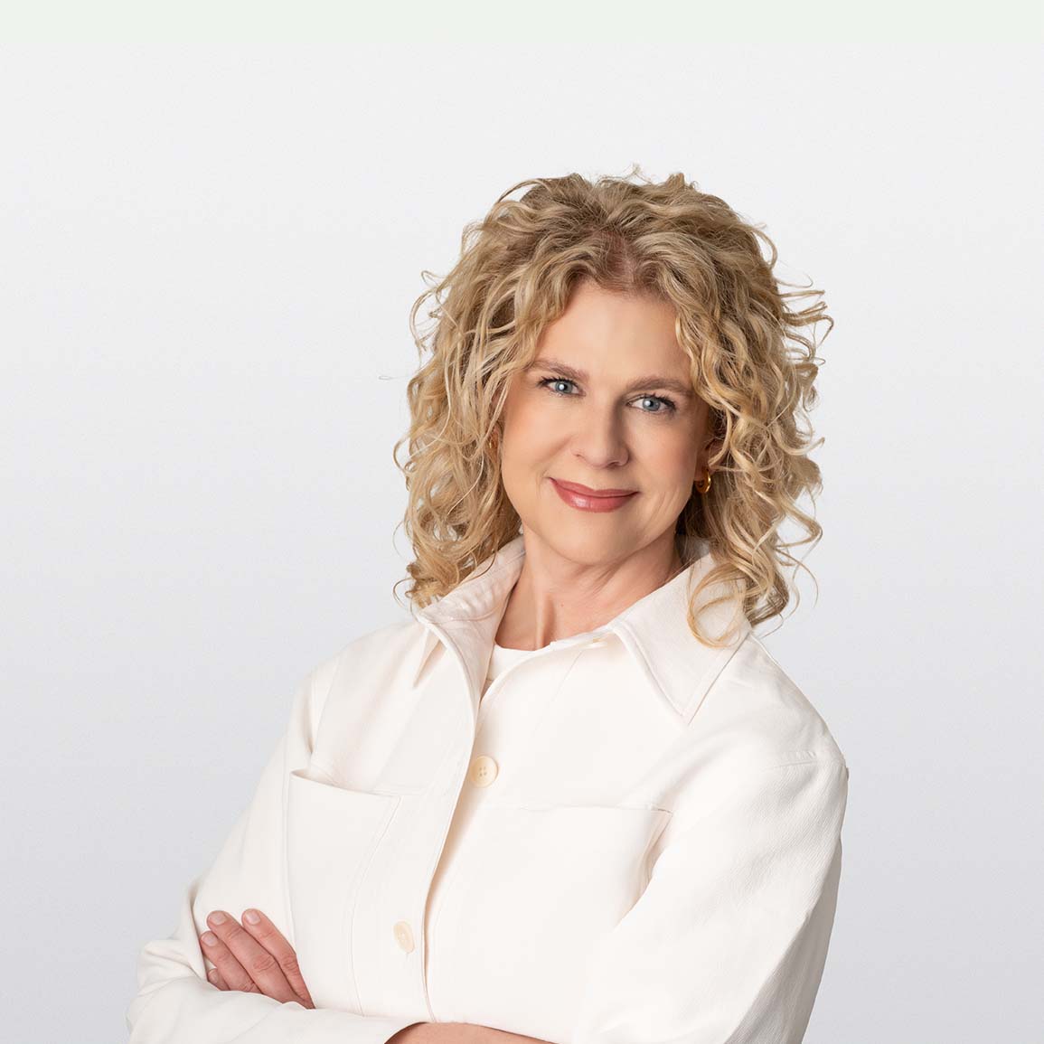 Image of Cindy Dorais senior financial advisor on white background