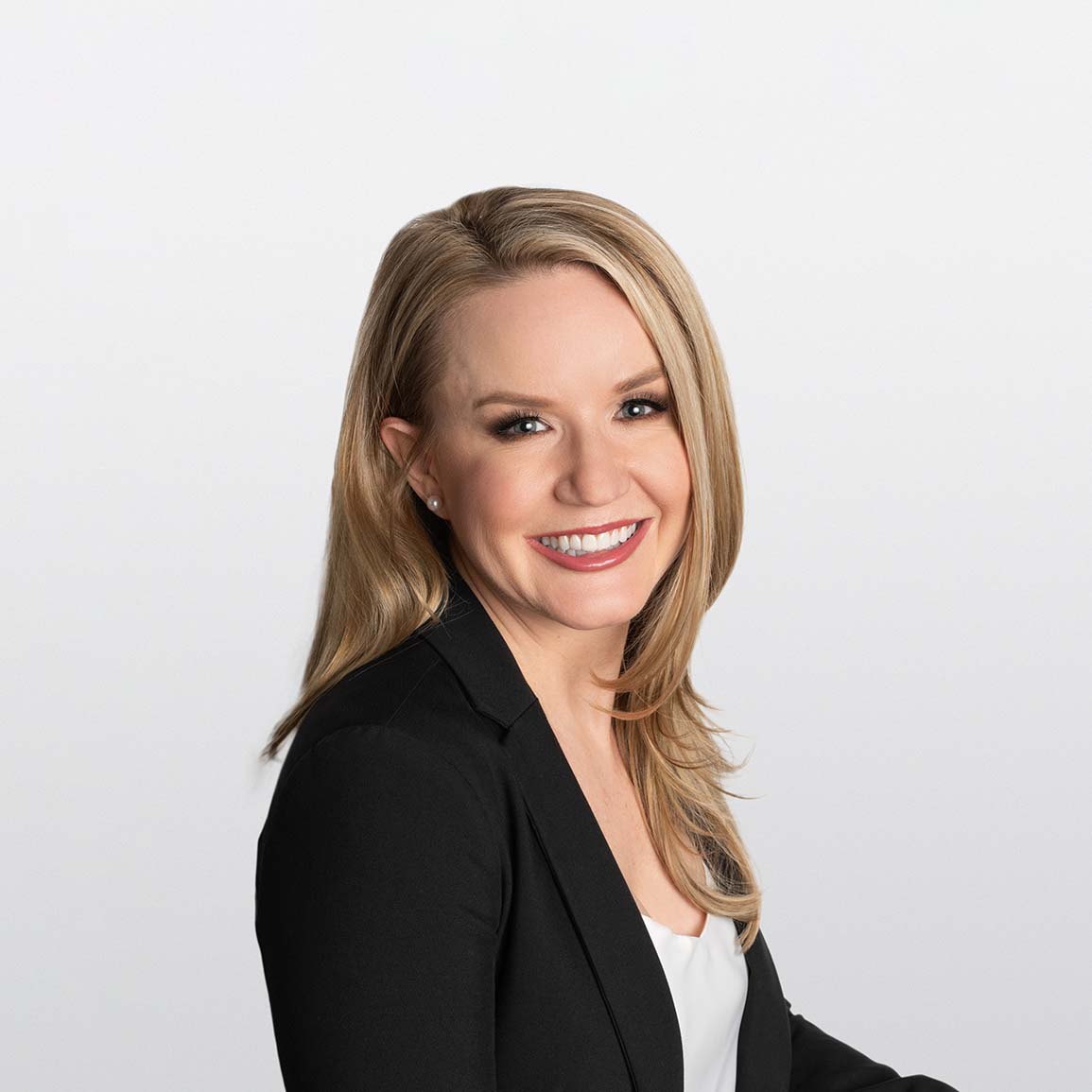 Image of Evelyn Nagoda financial advisor on white background