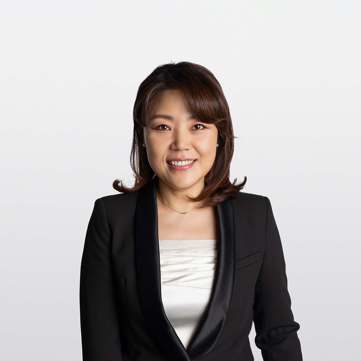 Image of Larysa Choi financial advisor on white background