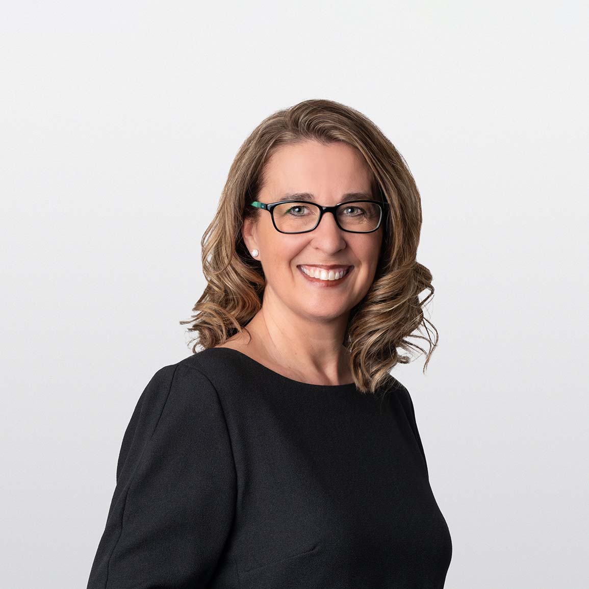 image of Tania Neufeld financial advisor on white background